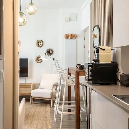 L46 2p Port, 2min Du Cap Et 5 Du Port/ Clim & Wifi * Nice