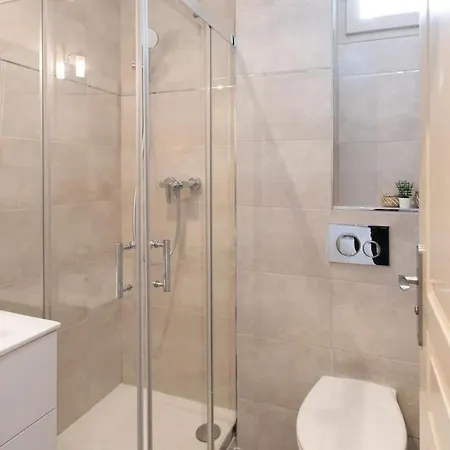 L46 2p Port, 2min Du Cap Et 5 Du Port/ Clim & Wifi